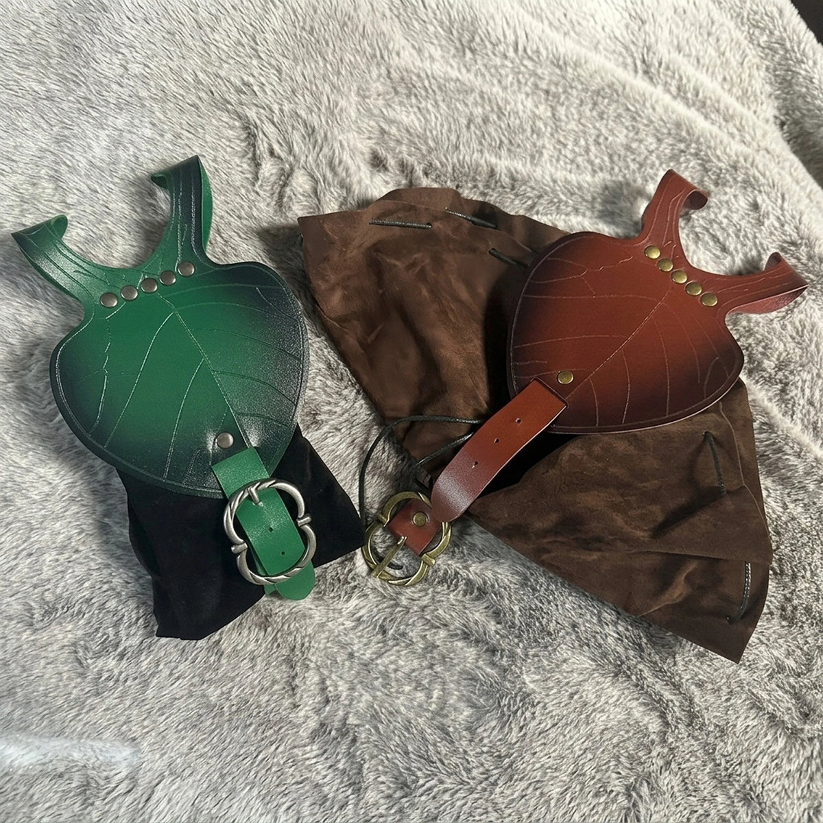2pcs Medieval Festival Costume Accessories Vintage Pu Leather Waist Belt with Leaf-Shaped Drawstring Coin Pouch Viking Style Cosplay Props for Halloween LARP